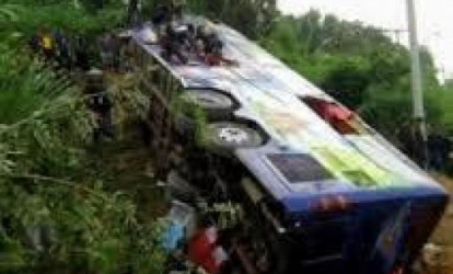 Avtobus aşdı: 12 ölü, 6 yaralı