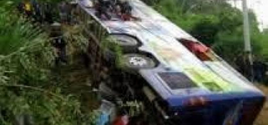 Avtobus aşdı: 12 ölü, 6 yaralı
