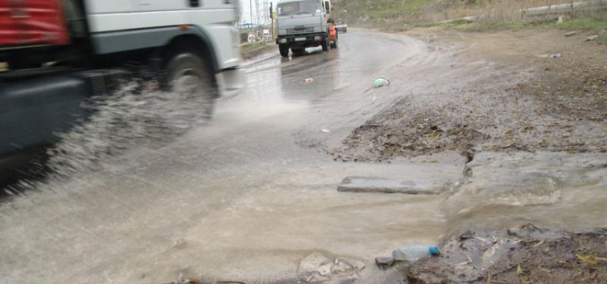 Bakıda keçən il salınan yolu bu il dağıdırlar