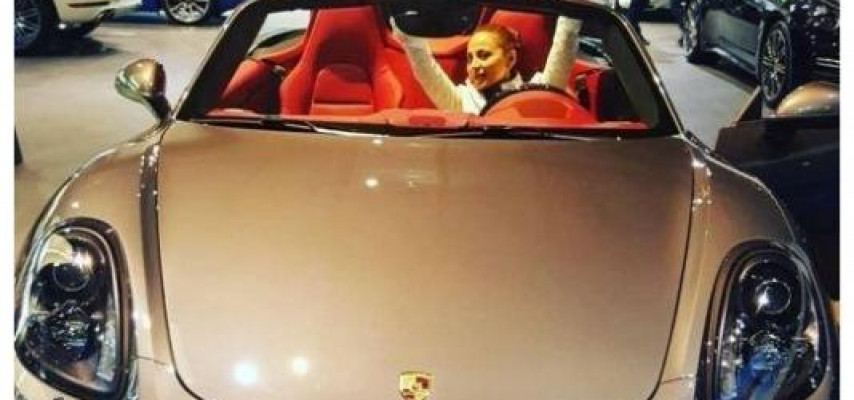 Nanəyə sərt sual: «Porsche»ni kim alıb» 