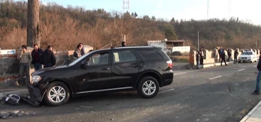 "Jeep" "Mercedes"lə toqquşdu: bir ailədən 3 yaralı