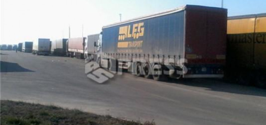 Bakı-Aktau arasında TIR böhranı həll edildi