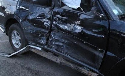 "Range Rover"in sürücüsü ABŞ səfirliyinin avtomobilini vurub qaçdı