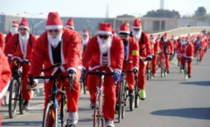 Santa-Klausların veloyürüşü keçirildi