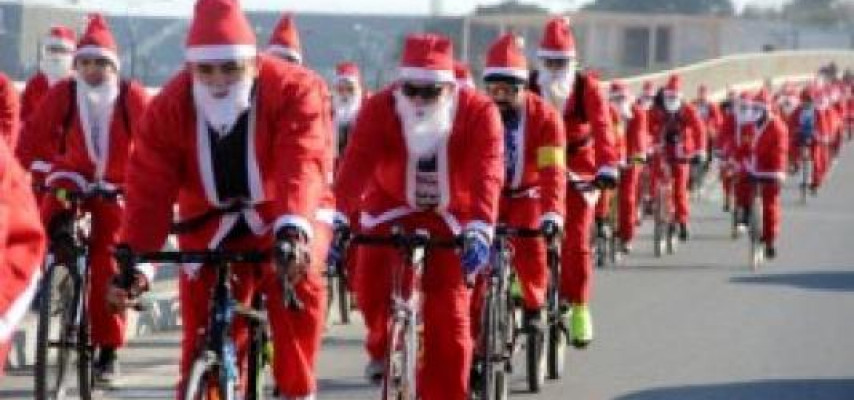 Santa-Klausların veloyürüşü keçirildi