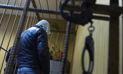 Avtobusda uşaqların qarşısında arvadını öldürən şəxsə qəti cəza təyin edildi – FOTO