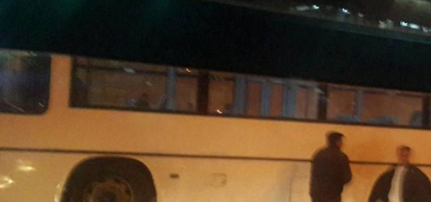 Bakıda avtobus yola "ilişdi"