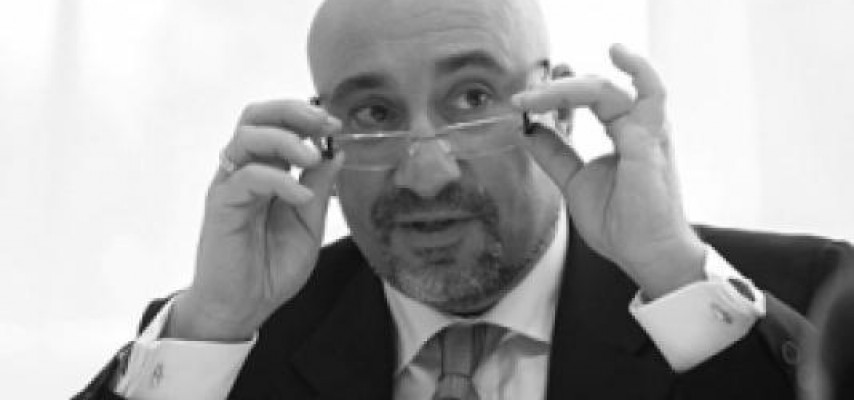 Qəzaya düşən diplomat xəstəxanada ölüb