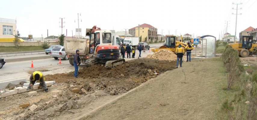 Yol kənarında salınan təpəcikləri indi də sökürlər – FOTO+VİDEO