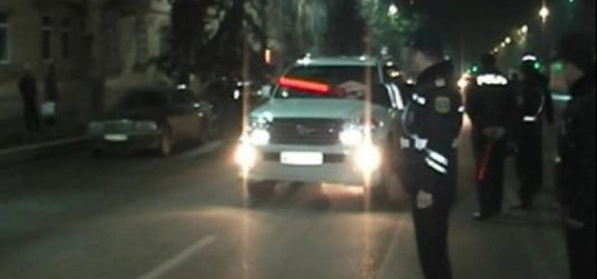 Sürücü o qədər içib ki, danışa bilmir