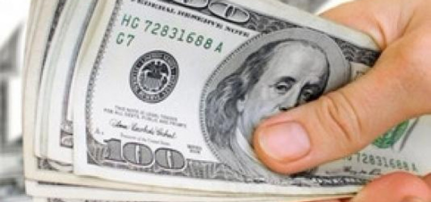Bakı polisi küçədə dollar satanlara xəbərdarlıq edib