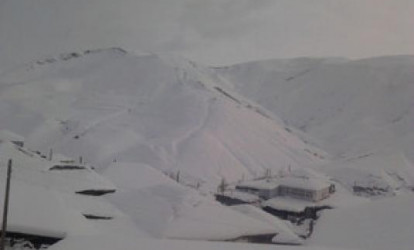 Güclü qar səbəbindən Quba-Xınalıq yolu bağlanıb