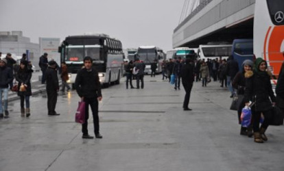 Bayram günü yollarda qalanlar