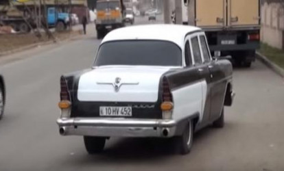 Azərbaycanda 42 ilin avtomobilini 1 milyon manata satırlar