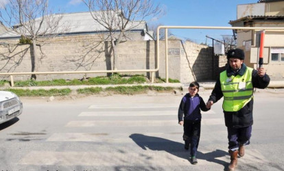 Bakıda «canlı svetafor»