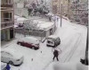 Qarda avtobus gözləməkdən bezdi… -  VİDEO