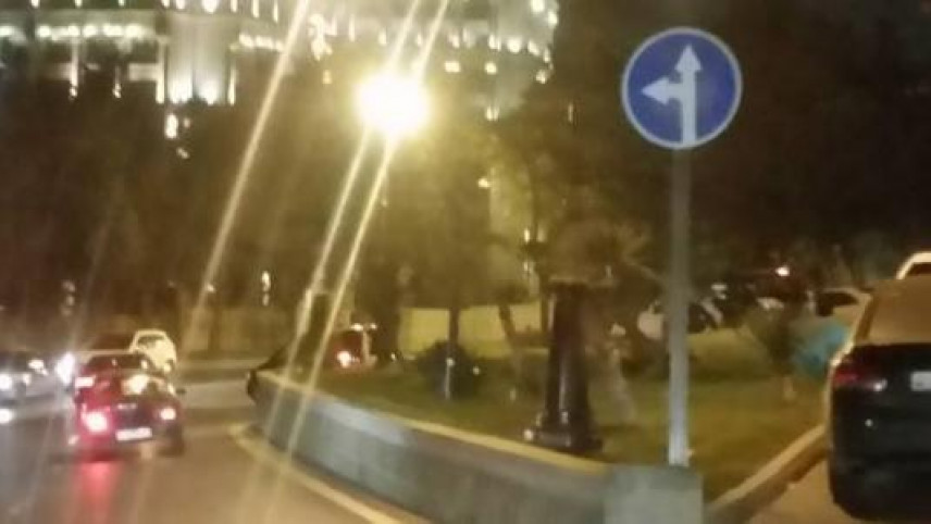 Bu küçədə qoşa xətti keçmək qayda pozuntusu sayılmır