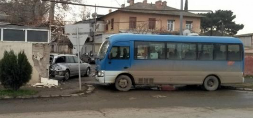 Gəncədə avtobus qəzası: xəsarət alanlar var