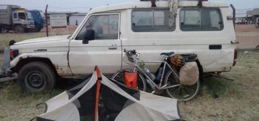 Azərbaycanlı velosipedçini Afrika cəngəlliklərində ölümcül hala saldılar