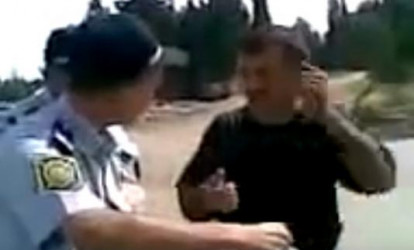 Yol polisi sürücünü belə şərlədi – «Paqonumu cırdın, dövləti təhqir elədin»