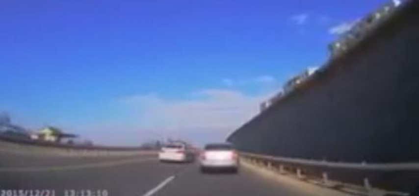 Yol polisi qəza şəraiti yaratdı, sürücünü borclu çıxardı