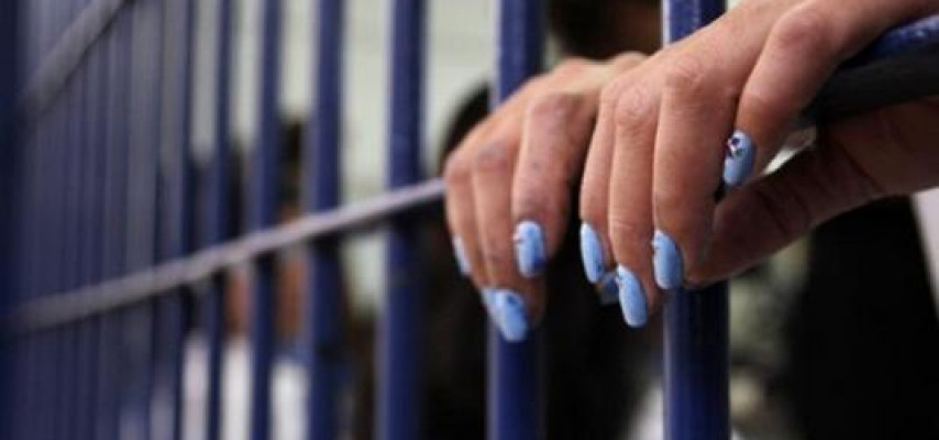 Polis Akademiyasına tələbə “düzəldən” qadın tutuldu