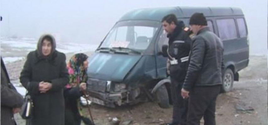 Sərnişin avtobusu qəzaya düşdü, 10 nəfər xəsarət alıb
