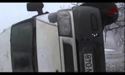 Sürücü öz maşınının altında qaldı