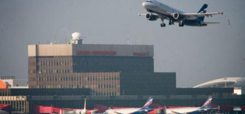 Aeroprotda maşın təyyarəyə çırpıldı – FOTO+VİDEO