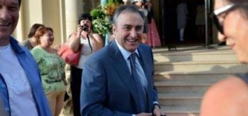 Azərbaycan səfirinin xanımı yol polisinə rüşvət təklif etdi, cinayət işi açdılar