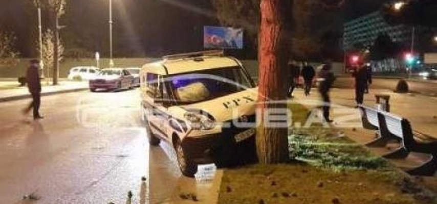 Bakıda polis maşınını qaçırıb qəza törətdilər
