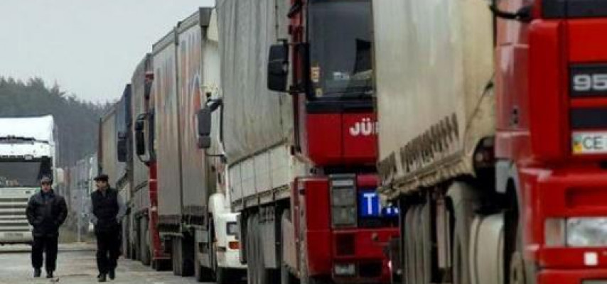 “Kamaz” sürücüləri gömrüyü aldatmaq istədi  