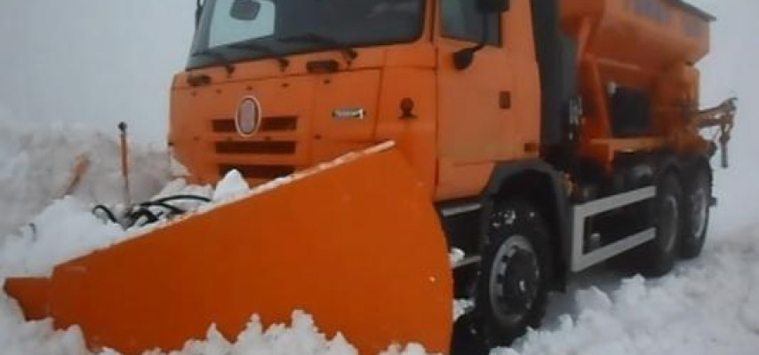 «Azəryolservis» yolu qardan belə təmizləyir