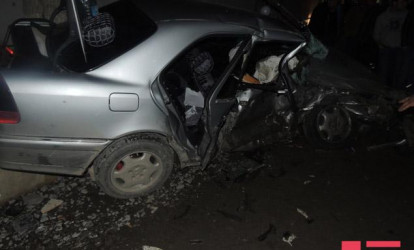 Göyçayda “Hyundai”la “Mercedes” toqquşdu: 3 yaralı