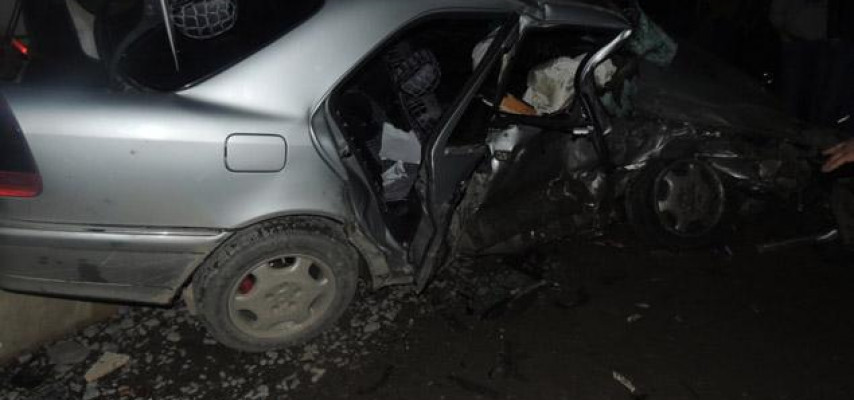 Göyçayda “Hyundai”la “Mercedes” toqquşdu: 3 yaralı