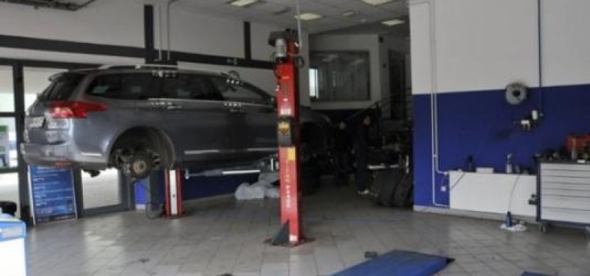 Bəzi avtoservislər sürücüləri get-gələ salır