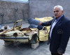 Rus tankının Bakıda əzdiyi «Zapı»nın skeletini həyətində saxlayır