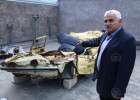 Rus tankının Bakıda əzdiyi «Zapı»nın skeletini həyətində saxlayır