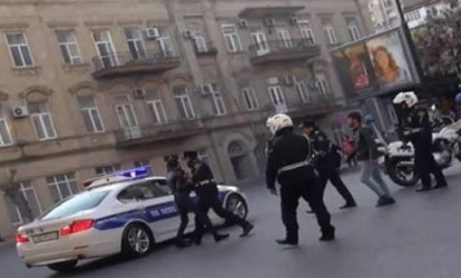 Bakıda yol polisi sürücünü söydü, dava düşdü