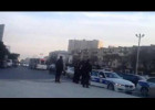 Dörd yol polisi bir sürücünü qucaqlayıb - Bakıda