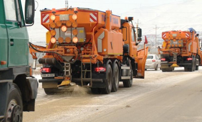 Bütün texnika yollara çıxarıldı