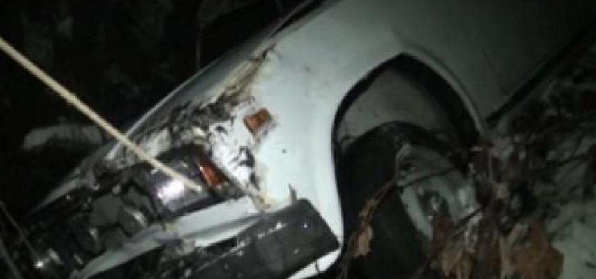 Nazirlik işçisinin maşını körpüdən aşdı: 1 ölü, 1 yaralı