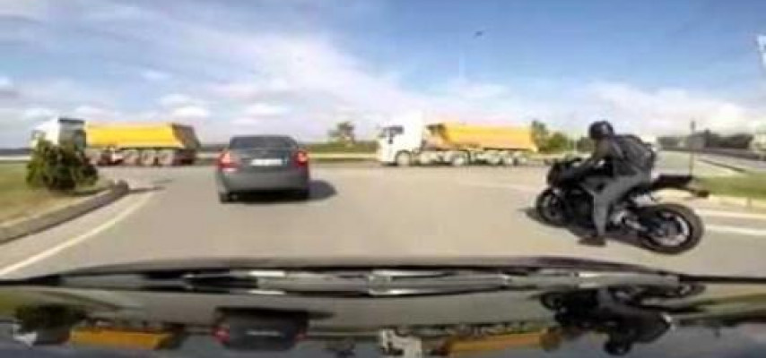«Lamborghini» və motosikletin amansız yarışı