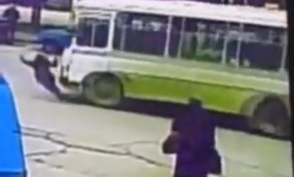Sumqayıtda avtobusun altında qalan qız sağ qalıb - ŞAD XƏBƏR