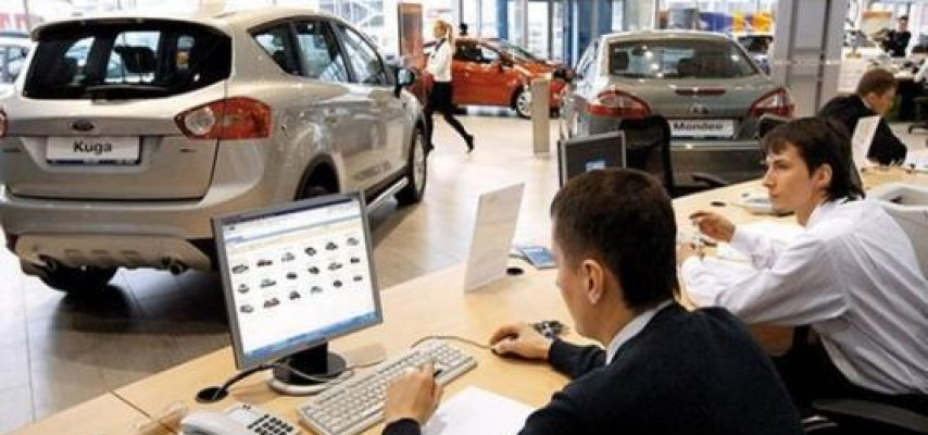 Ekspert: Dollarla avtokredit qanunsuzdur