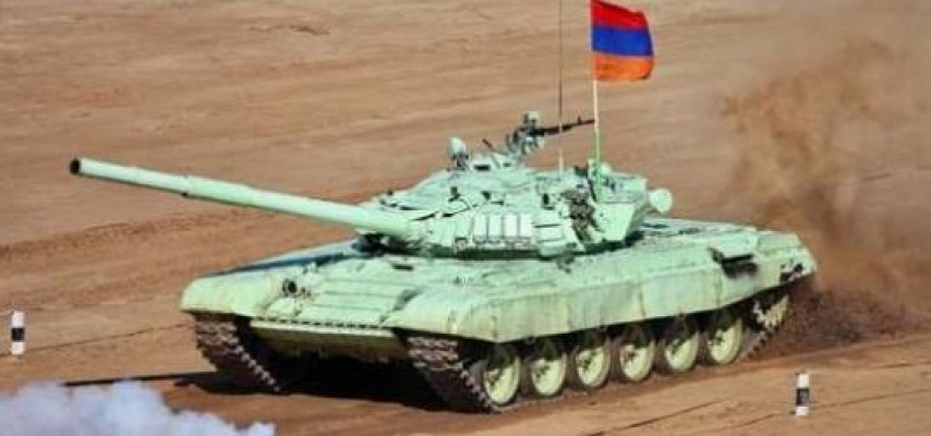 Cəbhədə iki erməni tankı minaya düşdü