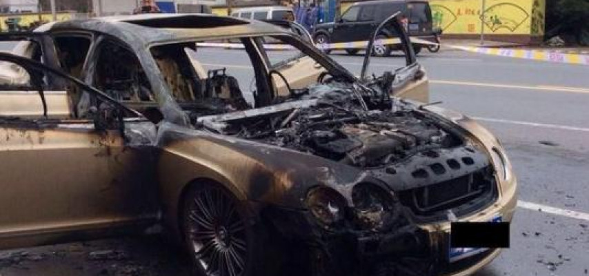 Bakıda “Bentley” yandı