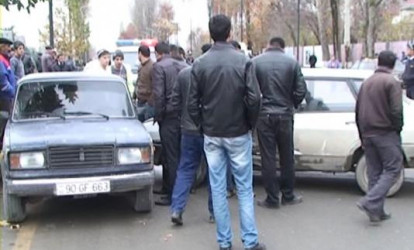 Bakıda 3 maşın toqquşdu, biri yandı