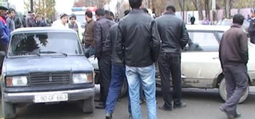 Bakıda 3 maşın toqquşdu, biri yandı