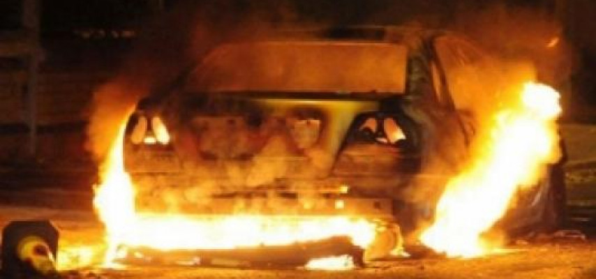 Bakıda «Opel», Xaçmazda «VAZ» yandı